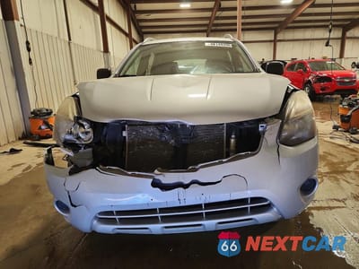 Piąte zdjęcie samochodu w środku: 2014 NISSAN ROGUE SELECT S VIN:JN8AS5MVXEW203598 - miniatura