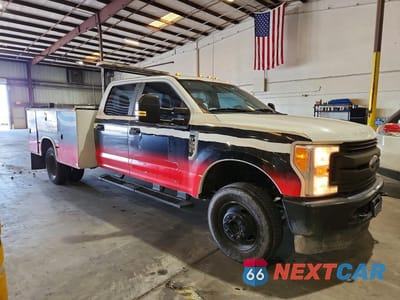 Czwarte zdjęcie samochodu z boku: 2017 FORD F350 SUPER - SEMI TRUCK VIN:1FD8W3HT4HEC56024 - miniatura