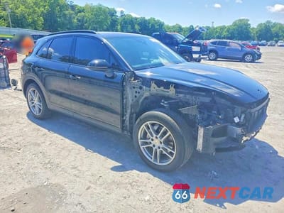 Czwarte zdjęcie samochodu z boku: 2019 PORSCHE CAYENNE VIN:WP1AA2AY0KDA10636 - miniatura