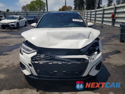 Piąte zdjęcie samochodu w środku: 2024 AUDI A3 PREMIUM VIN:WAUAUDGY1RA028762 - miniatura