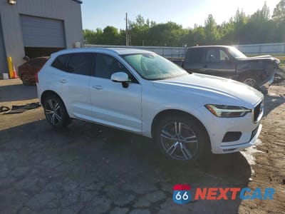 Czwarte zdjęcie samochodu z boku: 2018 VOLVO XC60 T6 MOMENTUM VIN:YV4A22RK3J1027460 - miniatura