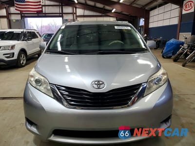 Piąte zdjęcie samochodu w środku: 2011 TOYOTA SIENNA LE 8-PASSENGER VIN:5TDKK3DC2BS156713 - miniatura