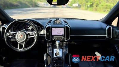 Zdjęcie 9 z 14 samochodu: 2017 PORSCHE CAYENNE VIN:WP1AA2A21HKA86947 - miniatura
