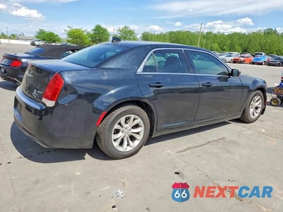 Trzecie zdjęcie samochodu z tyłu: 2015 CHRYSLER 300 LIMITED VIN:2C3CCAAG7FH807873 - miniatura