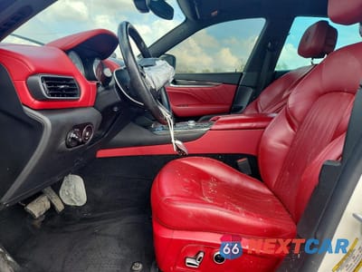 Zdjęcie 7 z 14 samochodu: 2022 MASERATI LEVANTE BASE VIN:ZN661XUA9NX383534 - miniatura