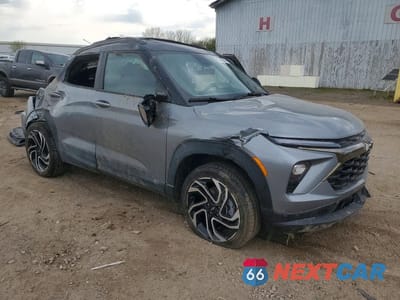 Czwarte zdjęcie samochodu z boku: 2026 CHEVROLET TRAILBLAZER RS VIN:KL79MUSL4TB047581 - miniatura
