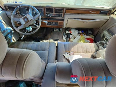 Zdjęcie 8 z 12 samochodu: 1988 LINCOLN TOWN CAR VIN:1LNBM81F9JY623243 - miniatura