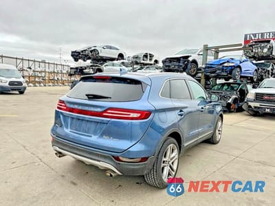 Czwarte zdjęcie samochodu z boku: 2018 LINCOLN MKC RESERVE VIN:5LMCJ3D94JUL14242 - miniatura