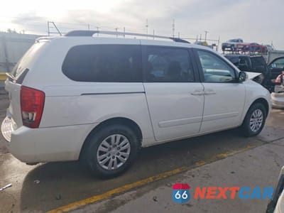 Trzecie zdjęcie samochodu z tyłu: 2011 KIA SEDONA LX VIN:KNDMG4C71B6380060 - miniatura