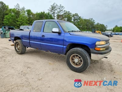 Czwarte zdjęcie samochodu z boku: 1999 CHEVROLET SILVERADO K2500 VIN:1GCGK29UXXZ151072 - miniatura