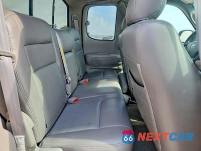 Zdjęcie 10 z 11 samochodu: 2005 TOYOTA TUNDRA LIMITED VIN:5TBRT38125S462425 - miniatura