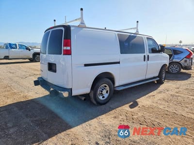 Czwarte zdjęcie samochodu z boku: 2018 CHEVROLET EXPRESS G2500 DELIVERY VAN VIN:1GCWGAFG1J1908825 - miniatura