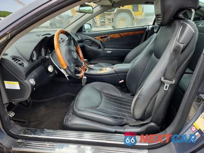 Zdjęcie 7 z 12 samochodu: 2011 MERCEDES-BENZ SL 550 VIN:WDBSK7BA8BF164435 - miniatura