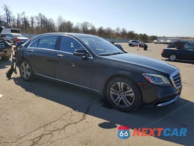 Czwarte zdjęcie samochodu z boku: 2019 MERCEDES-BENZ S 450 4MATIC VIN:WDDUG6EBXKA491710 - miniatura