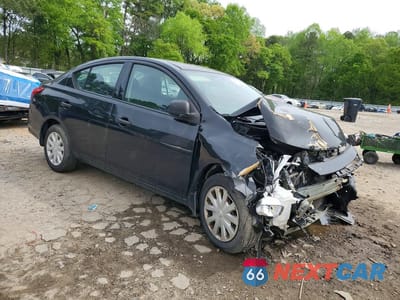 Czwarte zdjęcie samochodu z boku: 2015 NISSAN VERSA 1.6 S VIN:3N1CN7AP7FL838026 - miniatura