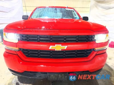Piąte zdjęcie samochodu w środku: 2018 CHEVROLET SILVERADO K1500 CUSTOM VIN:1GCVKPEC2JZ264202 - miniatura
