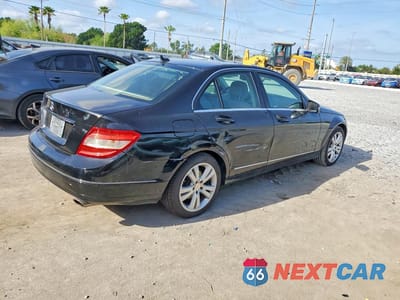 Trzecie zdjęcie samochodu z tyłu: 2011 MERCEDES-BENZ C 300 VIN:WDDGF5EB0BA508217 - miniatura
