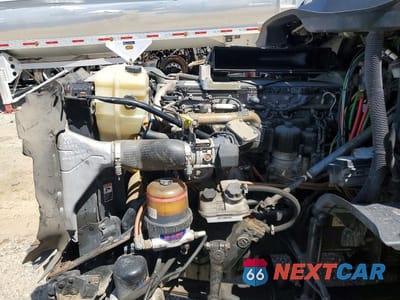 Zdjęcie 7 z 10 samochodu: 2011 FREIGHTLINER CASCADIA ROLL-OFF CONTAINER TRUCK VIN:1FUJGEDV6BSAX7106 - miniatura