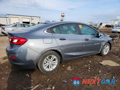 Trzecie zdjęcie samochodu z tyłu: 2019 CHEVROLET CRUZE LT VIN:1G1BE5SM6K7138605 - miniatura