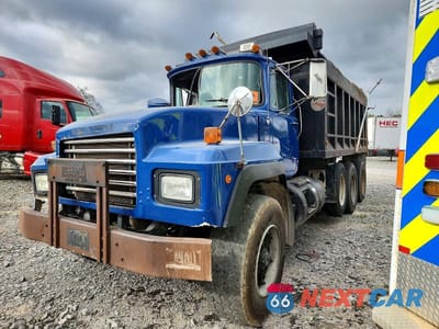 Drugie zdjęcie samochodu z przodu: 1998 MACK RD DUMP TRUCK VIN:1M2P267C4WM036153 - miniatura