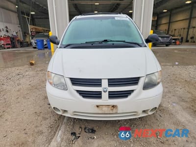Piąte zdjęcie samochodu w środku: 2005 DODGE GRAND CARAVAN SXT VIN:2D4GP44L65R203822 - miniatura