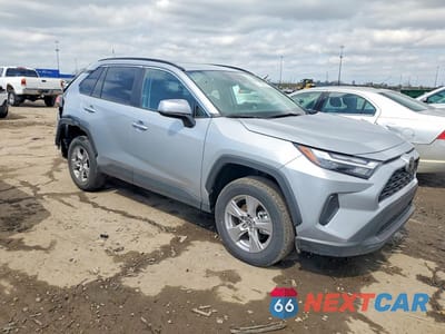 Czwarte zdjęcie samochodu z boku: 2025 TOYOTA RAV4 XLE VIN:2T3P1RFV4SW617371 - miniatura
