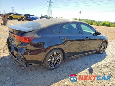 Trzecie zdjęcie samochodu z tyłu: 2022 KIA FORTE GT LINE VIN:3KPF54AD4NE489053 - miniatura