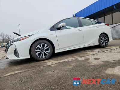 2017 TOYOTA PRIUS PRIME PREMIUM JTDKARFP7H3011585 - główne zdjęcie licytacji z USA - miniatura