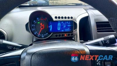Zdjęcie 8 z 10 samochodu: 2013 CHEVROLET SONIC LT VIN:1G1JC5SG6D4194222 - miniatura