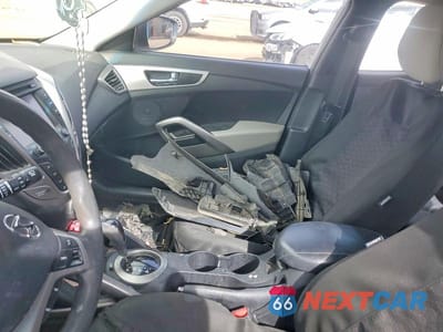 Zdjęcie 8 z 12 samochodu: 2012 HYUNDAI VELOSTER BASE VIN:KMHTC6AD2CU064283 - miniatura