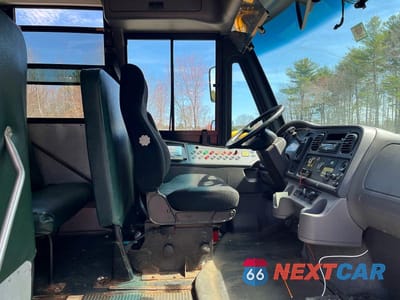 Piąte zdjęcie samochodu w środku: 2016 FREIGHTLINER CHASSIS B2B VIN:4UZABRDUXGCGS2113 - miniatura