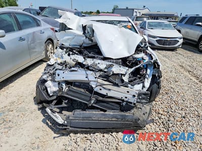 Piąte zdjęcie samochodu w środku: 2023 TOYOTA CAMRY HYBRID LE VIN:4T1C31AK0PU614541 - miniatura