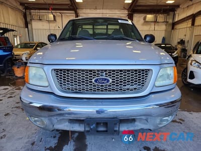 Piąte zdjęcie samochodu w środku: 2004 FORD F150 FLATBED TRUCK VIN:2FTRF18W84CA63429 - miniatura