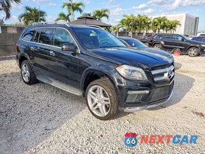 Czwarte zdjęcie samochodu z boku: 2015 MERCEDES-BENZ GL 550 4MATIC VIN:4JGDF7DE5FA442804 - miniatura