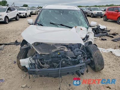 Piąte zdjęcie samochodu w środku: 2022 NISSAN KICKS SV VIN:3N1CP5CV2NL484716 - miniatura