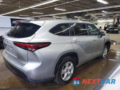 Trzecie zdjęcie samochodu z tyłu: 2024 TOYOTA HIGHLANDER LE VIN:5TDKDRAHXRS533151 - miniatura