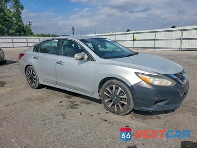 Czwarte zdjęcie samochodu z boku: 2018 NISSAN ALTIMA 2.5 SL VIN:1N4AL3AP7JC216457 - miniatura