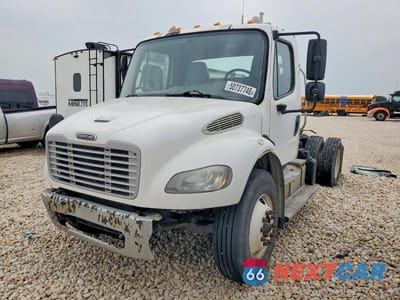 Drugie zdjęcie samochodu z przodu: 2016 FREIGHTLINER M2 106 MED VIN:3AKBCXDT6GDFY6150 - miniatura