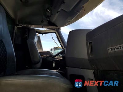 Piąte zdjęcie samochodu w środku: 2017 MACK 700 GU700 VIN:1M2AX09CXHM035478 - miniatura