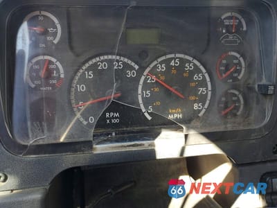 Zdjęcie 8 z 10 samochodu: 2011 FREIGHTLINER CASCADIA ROLL-OFF CONTAINER TRUCK VIN:1FUJGEDV6BSAX7106 - miniatura