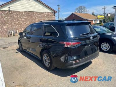 Drugie zdjęcie samochodu z przodu: 2024 TOYOTA SIENNA LE VIN:5TDKSKFC5RS119205 - miniatura