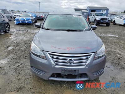 Piąte zdjęcie samochodu w środku: 2015 NISSAN SENTRA S VIN:3N1AB7AP3FY222889 - miniatura