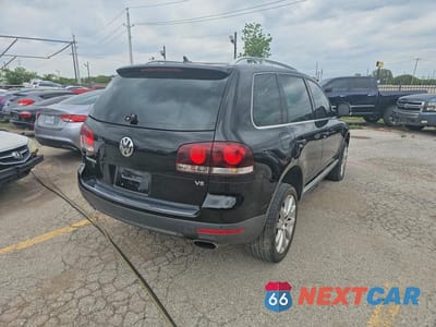 Czwarte zdjęcie samochodu z boku: 2008 VOLKSWAGEN TOUAREG 2 V8 VIN:WVGCB77L18D060577 - miniatura