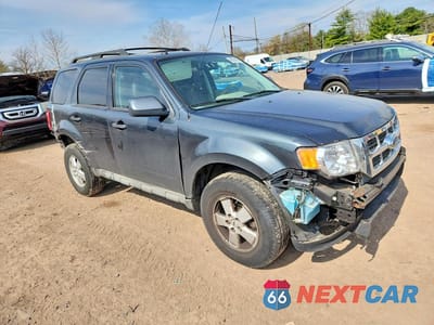 Czwarte zdjęcie samochodu z boku: 2009 FORD ESCAPE XLT VIN:1FMCU03G79KC03099 - miniatura