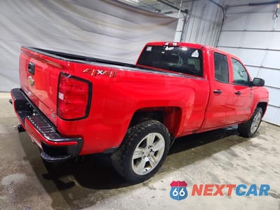 Trzecie zdjęcie samochodu z tyłu: 2018 CHEVROLET SILVERADO K1500 CUSTOM VIN:1GCVKPEC2JZ264202 - miniatura