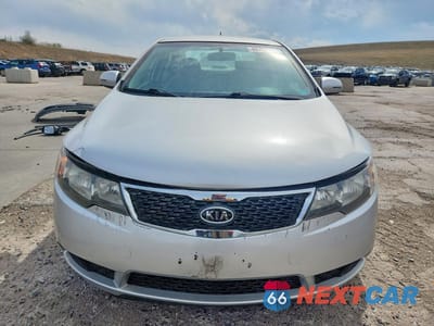 Piąte zdjęcie samochodu w środku: 2013 KIA FORTE EX VIN:KNAFU4A22D5647138 - miniatura