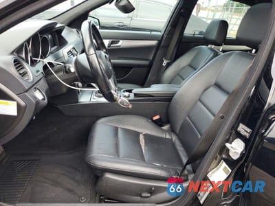 Zdjęcie 7 z 12 samochodu: 2013 MERCEDES-BENZ C 250 VIN:WDDGF4HB6DA851655 - miniatura