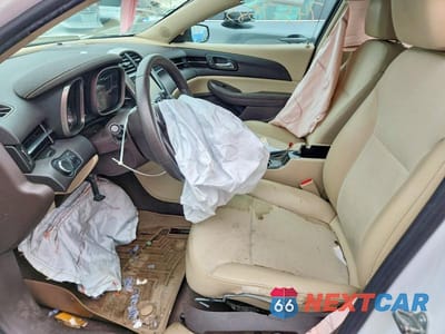 Zdjęcie 7 z 12 samochodu: 2015 CHEVROLET MALIBU 1LT VIN:1G11C5SL3FU116772 - miniatura
