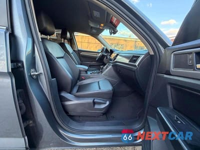 Piąte zdjęcie samochodu w środku: 2019 VOLKSWAGEN ATLAS SE VIN:1V2UR2CA1KC558379 - miniatura