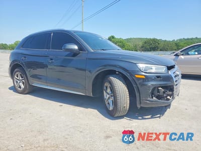 Czwarte zdjęcie samochodu z boku: 2018 AUDI Q5 PREMIUM VIN:WA1ANAFY6J2022707 - miniatura